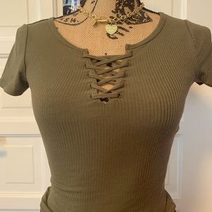 OLIVE GREEN CRISSCROSS SHORT SLEEVE TOP